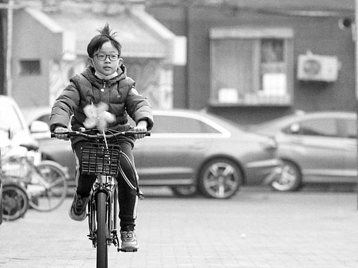 任风吹, 吹乱我头发, 任它乱 ,我依然微笑