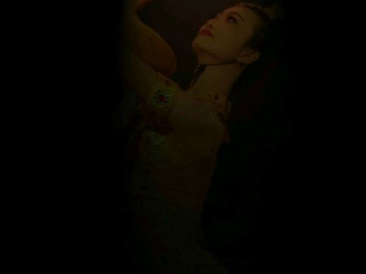 灯光下的身姿。（个人主页-ZMTkxNjY2MzY=） - 人像摄影 - 站酷设计师文阔原创素材 - 站酷ZCOOL