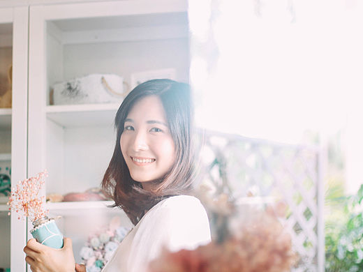 阳光般笑容的女孩