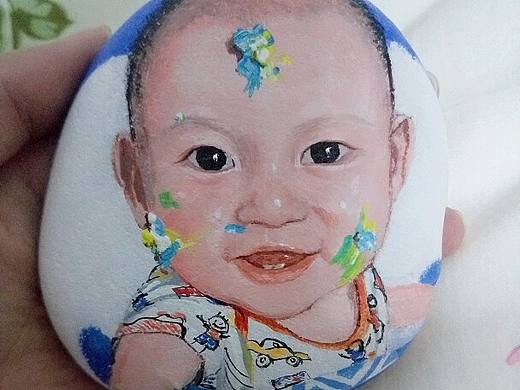 手绘石项链和手绘鹅卵石人像