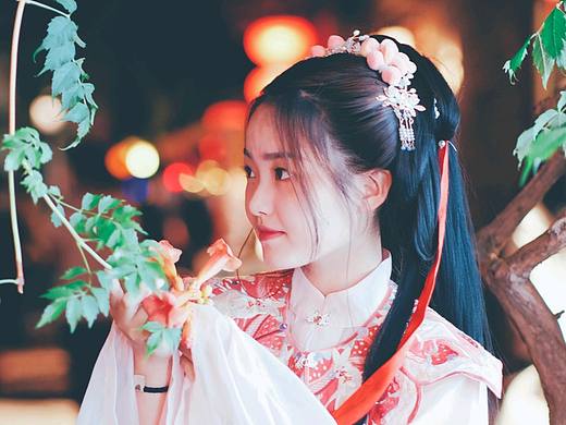 挽云鬓，拈花开