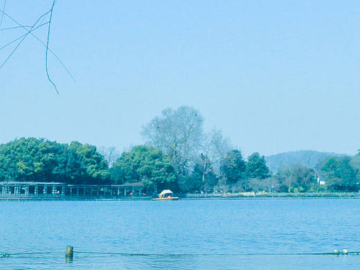 欲把湖畔比西子