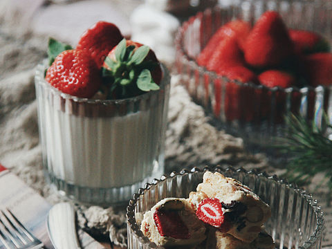 Rachel 寄來的牛軋?zhí)莮下午茶擺拍（個(gè)人主頁-ZMzIyMDMwNjQ=） - 產(chǎn)品攝影 - 站酷設(shè)計(jì)師Et_Quan原創(chuàng)素材 - 站酷ZCOOL