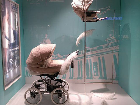 i-baby门店的橱窗背景设计