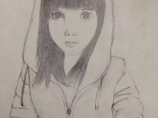 戴连衣帽的女孩