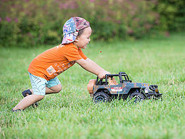 阳阳和他的越野车