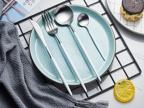 餐具套裝??拍攝（個(gè)人主頁-ZMzg2MzM2ODg=） - 產(chǎn)品攝影 - 站酷設(shè)計(jì)師卡卡LIC原創(chuàng)素材 - 站酷ZCOOL