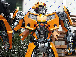 铁的传奇新一代变形金刚大黄蜂作品亮相杭州动漫节