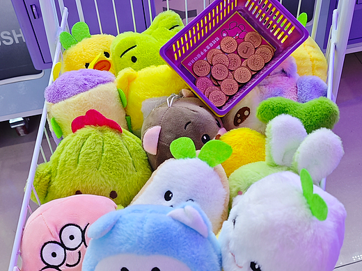 遇到一家很棒的夹娃娃店（个人主页-ZNjc4MTIxNDQ=） - 时尚/艺术摄影 - 站酷设计师妙妙花椰菜原创素材 - 站酷ZCOOL