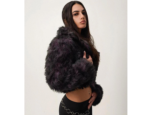 厌世高级感小麦色女模