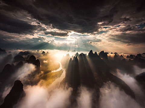 山河之间
