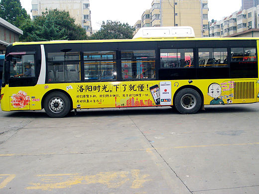 公交车体广告