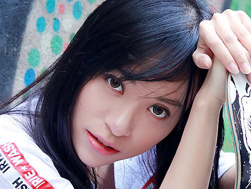 滑板少女