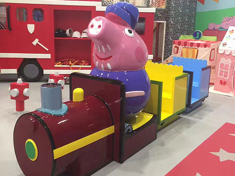 北京商场-小猪佩奇雕塑制作