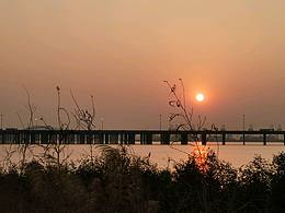 最喜日落🌅之时，似抽离于现实，浪漫，但孤寂。