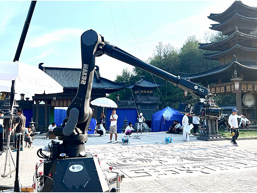 【红毯签到】格莱美机械臂慢动作拍照
