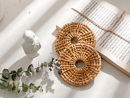 一组藤编产品