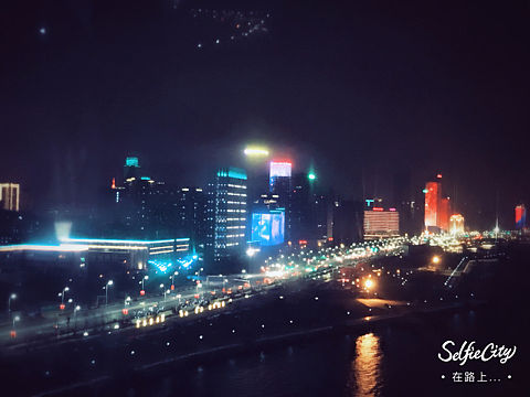 你有没有一个人在陌生的城市看过夜景！