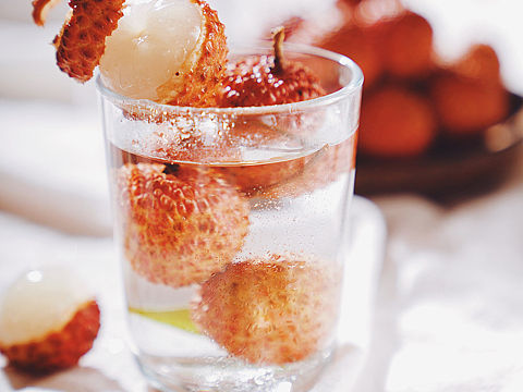 广州寄来新鲜荔枝（个人主页-ZNTMxNzc3NTI=） - 美食摄影 - 站酷设计师圈圈689原创素材 - 站酷ZCOOL