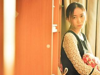 有个女孩叫 梦青。