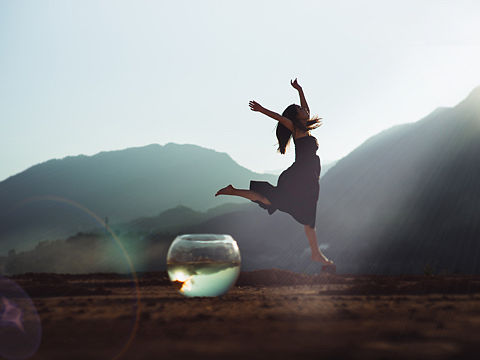 有一种心情，就像狭小空间里的鱼儿，想一跃，挣（个人主页-ZMjM5ODkwNDA=） - 人像摄影 - 站酷设计师小正兔子原创素材 - 站酷ZCOOL