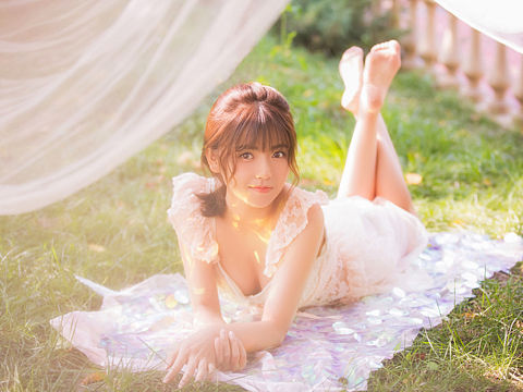 夏日 柔光 梦境 草地 少女