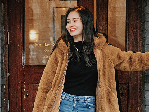 網(wǎng)紅街拍-機(jī)靈兒（個(gè)人主頁(yè)-ZNTE2Njk2NzY=） - 時(shí)尚/藝術(shù)攝影 - 站酷設(shè)計(jì)師胡富貴er原創(chuàng)素材 - 站酷ZCOOL