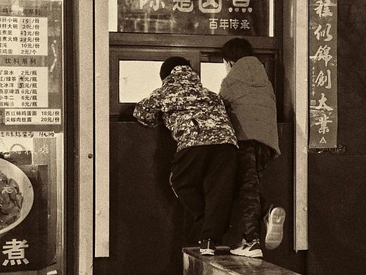 卤煮好吃吗?咱俩去吃点吧!