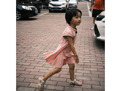 翩翩少女