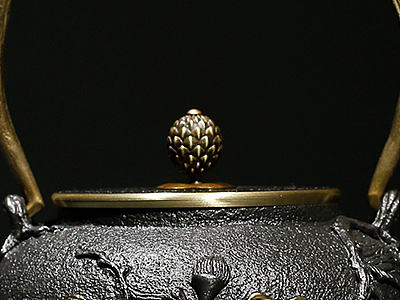 沐焱堂 傲梅铁壶 铸铁 鎏金无涂层纯铁煮茶壶 养生茶壶出口日本（个人主页-ZMjA2MDQ0MjQ=） - 工艺品设计 - 站酷设计师沐焱堂原创素材 - 站酷ZCOOL