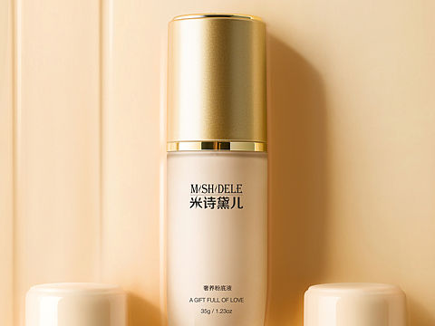 粉底液创意海报图