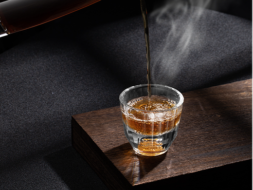 白酒杯拍摄