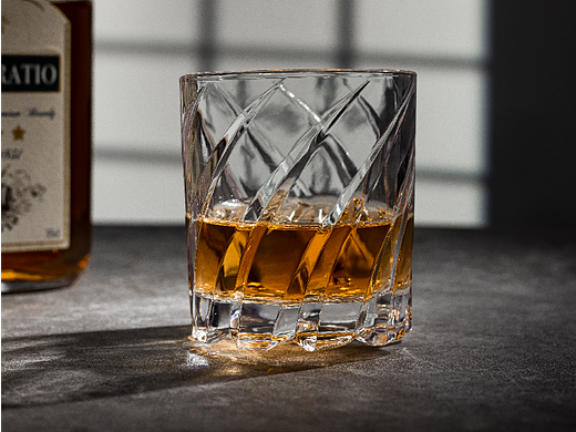 威士忌杯（个人主页-ZNjMyNDc2NjA=） - 产品摄影 - 站酷设计师Moon1light原创素材 - 站酷ZCOOL