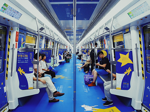 诚品生活深圳丨小王子地铁车厢