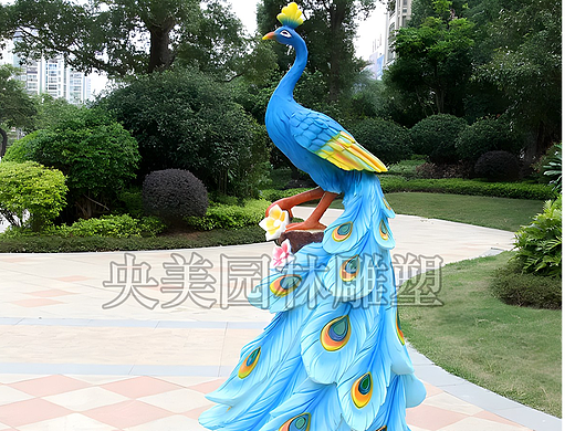 玻璃钢孔雀雕塑、以孔雀为创作原型的雕塑艺术