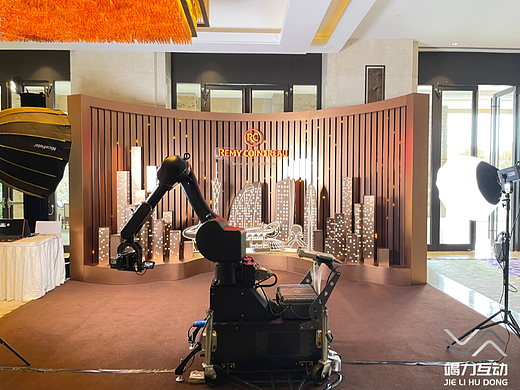 人头马嘉年华格莱美机械臂拍照