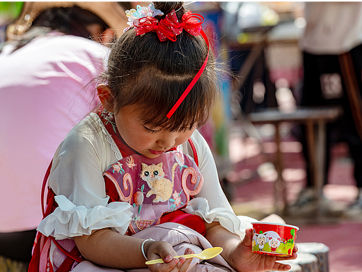 山村女孩（個(gè)人主頁-ZNjUxODA2NDA=） - 風(fēng)光攝影 - 站酷設(shè)計(jì)師胡憲偉原創(chuàng)素材 - 站酷ZCOOL