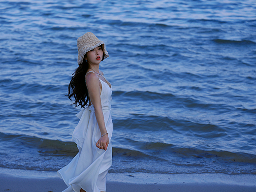 印尼旅拍 | 光与路契合，月与海浪漫