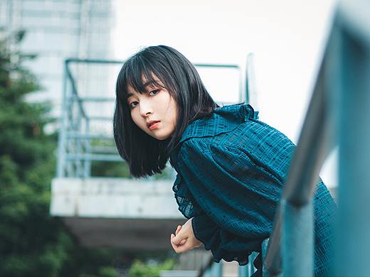 蓝色,是一道隔着面纱被看到的光