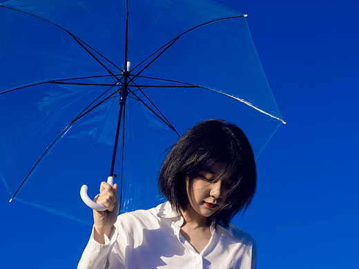 让风吹来克莱因蓝