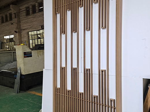 环保木纹热转印金属屏风酒店餐厅装饰格栅