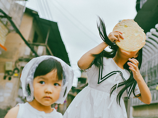 君住这条街（街头行为艺术表演开始）