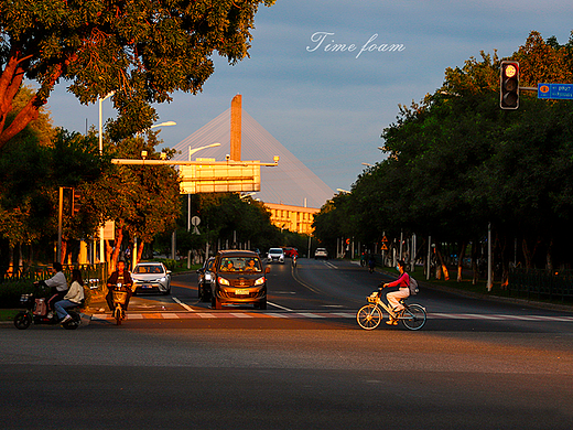 番禺大學(xué)城落日與歸途（個(gè)人主頁-ZNjMxOTk0MDg=） - 人文/紀(jì)實(shí)攝影 - 站酷設(shè)計(jì)師時(shí)間泡沫原創(chuàng)素材 - 站酷ZCOOL