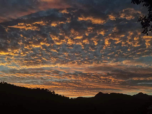 鄉(xiāng)下的夕陽 華為nova7拍攝（個人主頁-ZNjg0OTU3MDg=） - 風(fēng)光攝影 - 站酷設(shè)計師也許隨風(fēng)而逝原創(chuàng)素材 - 站酷ZCOOL