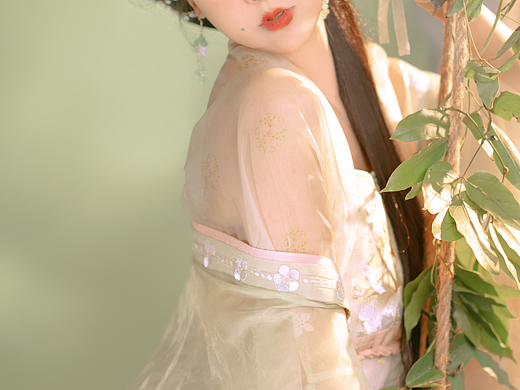 “梅园里人多”