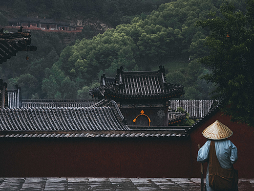 隐于山林间 烟雨入青山