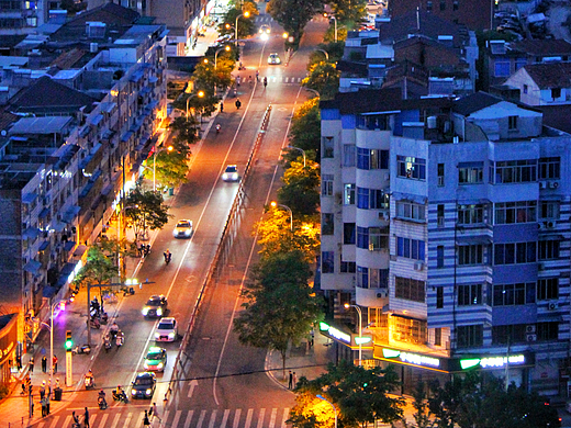 小城之夜（個(gè)人主頁(yè)-ZNjA2Mjg0MTI=） - 人文/紀(jì)實(shí)攝影 - 站酷設(shè)計(jì)師麒林影像原創(chuàng)素材 - 站酷ZCOOL