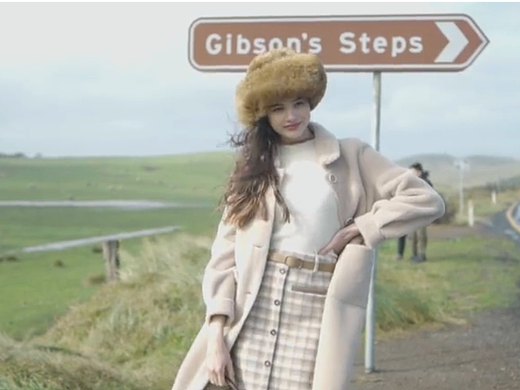 服饰主题视频丨女装 香影《《我们一直在旅行》⤬ 乐趣（个人主页-ZNjMzNDE0MDQ=） - 产品摄影 - 站酷设计师乐趣短视频原创素材 - 站酷ZCOOL