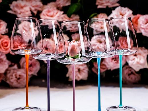 玫瑰花场景红酒杯详情页