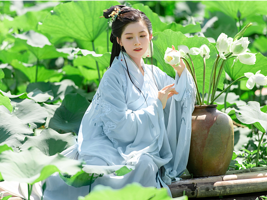 古装美女荷花写真修图